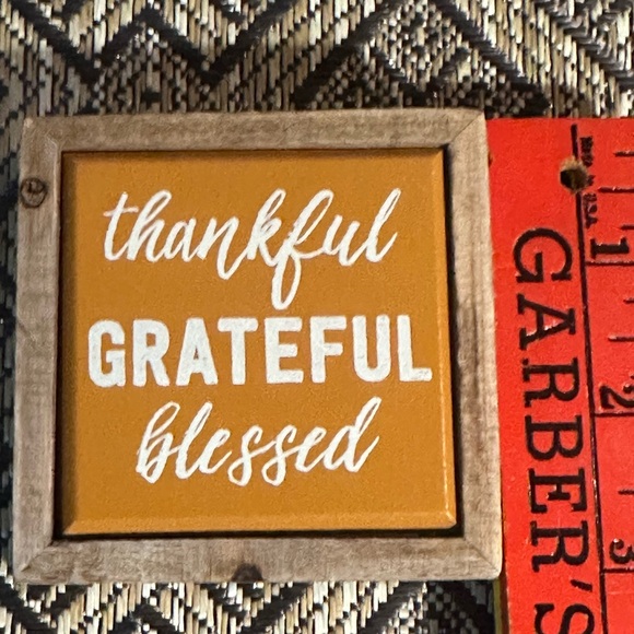 🌸 $3 if bundled - thankful grateful shelf sitter small please see measurements - Picture 5 of 7